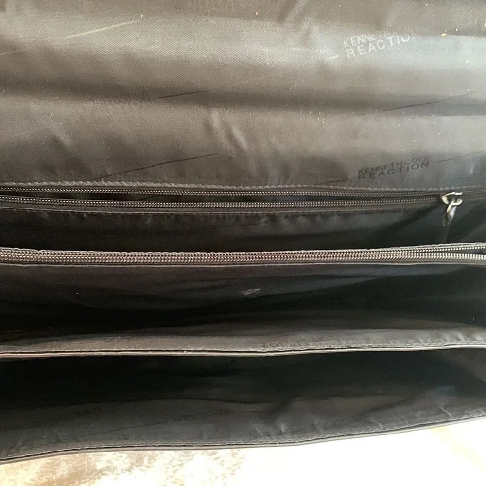 Kenneth Cole Reaction features **please